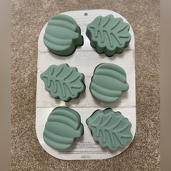 NWT Haymarket Square Fall Autumn Pumpkin Silicone Baking Mold and Mini Spatula - Picture 2 of 5